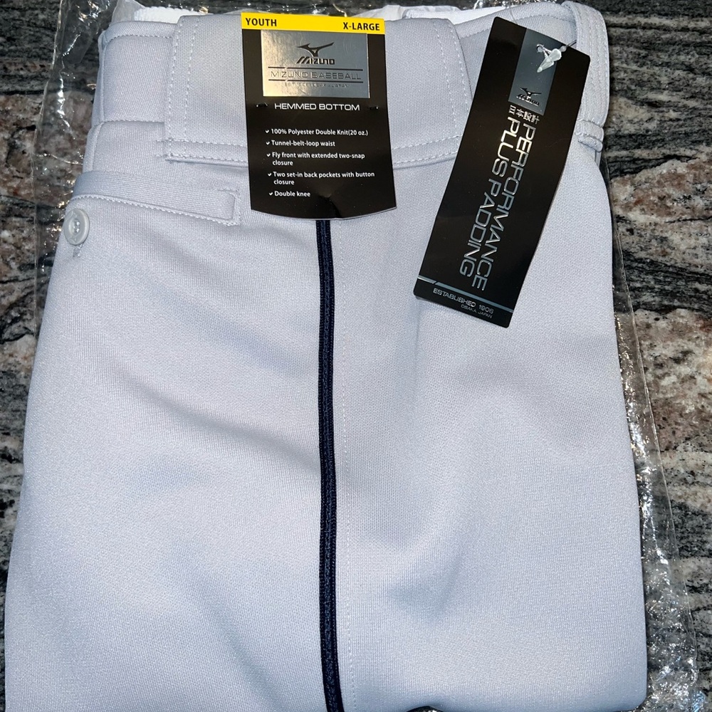 Mizuno Boys XL Performance Plus Padding baseball pants w/ Navy Blue piping.